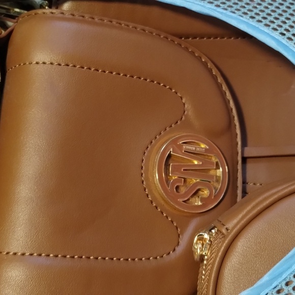 Purses - Picture 2 of 4